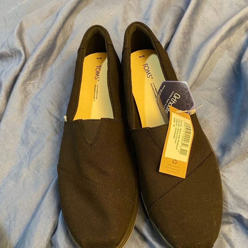 Tom slip ons black